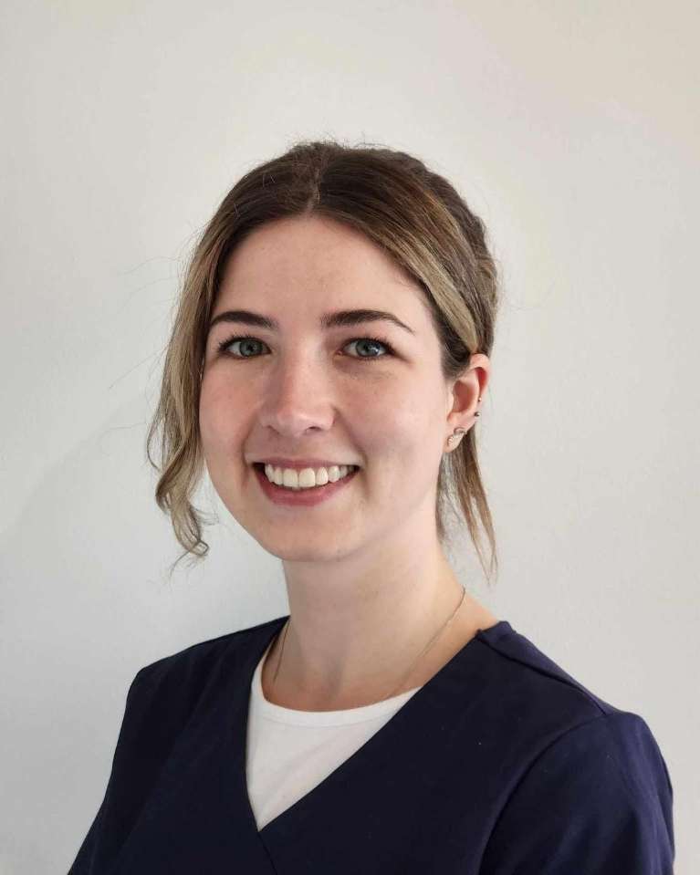 Shae, a oral health therapist at lumino smiles dental, glenroy vic